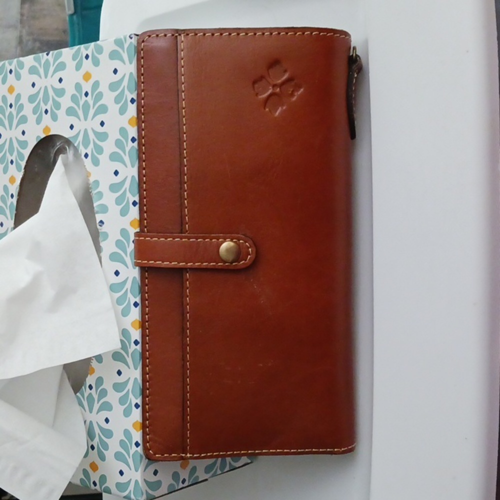 Wristlet w/o strap